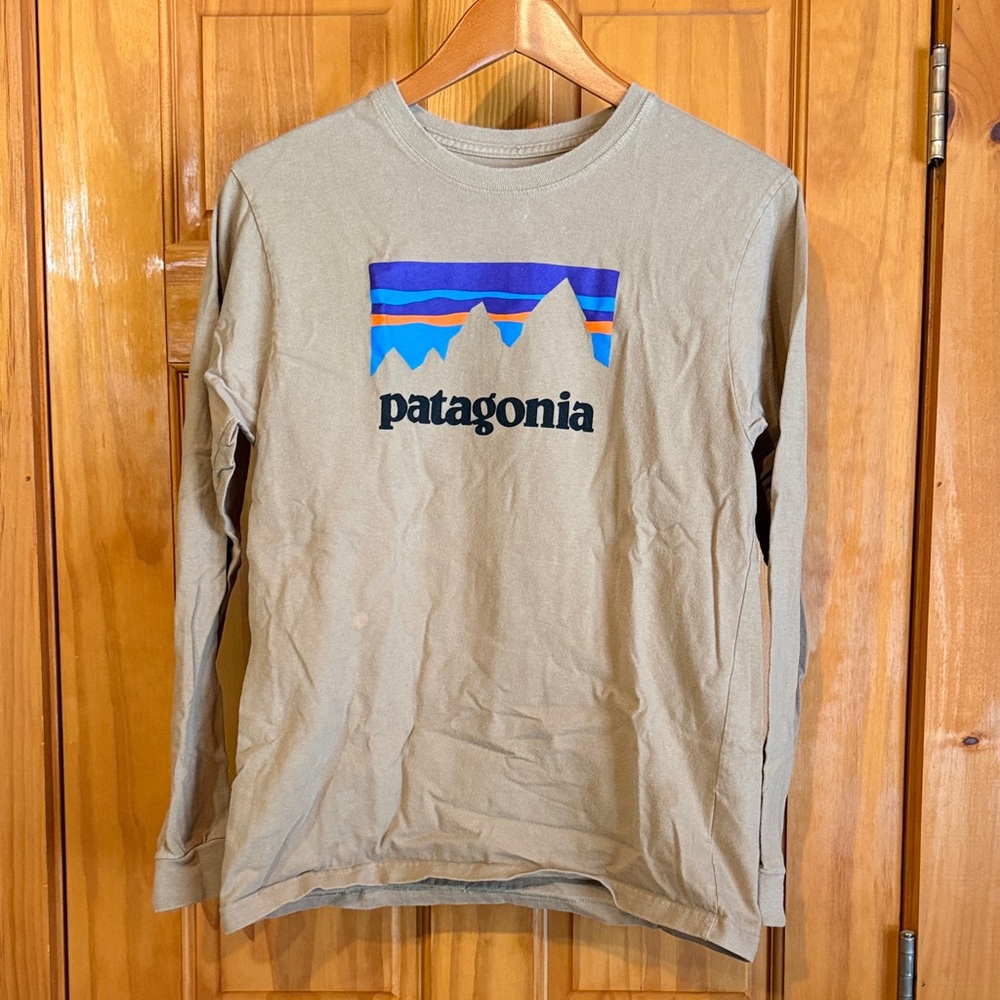 Men’s Patagonia Khaki Long Sleeve with Mountain Logo